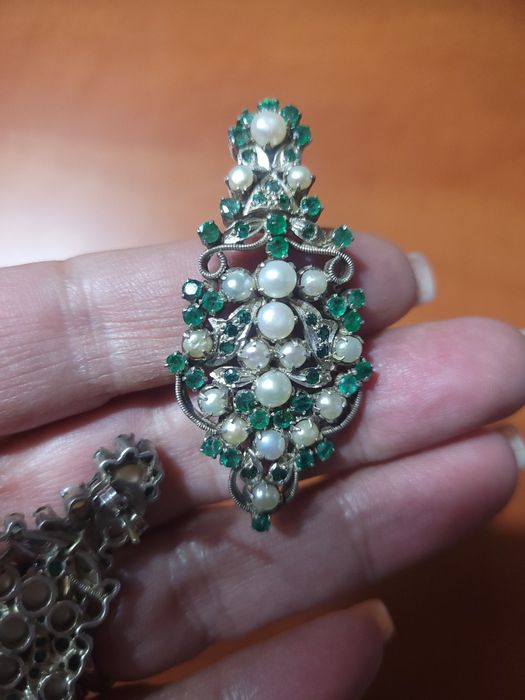 Cercei argint smaralde