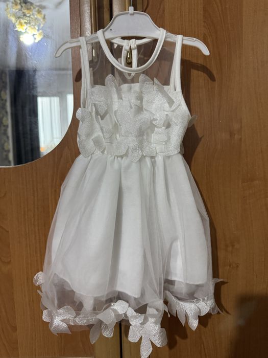 Продам комлект платье и туфли(пенетки)