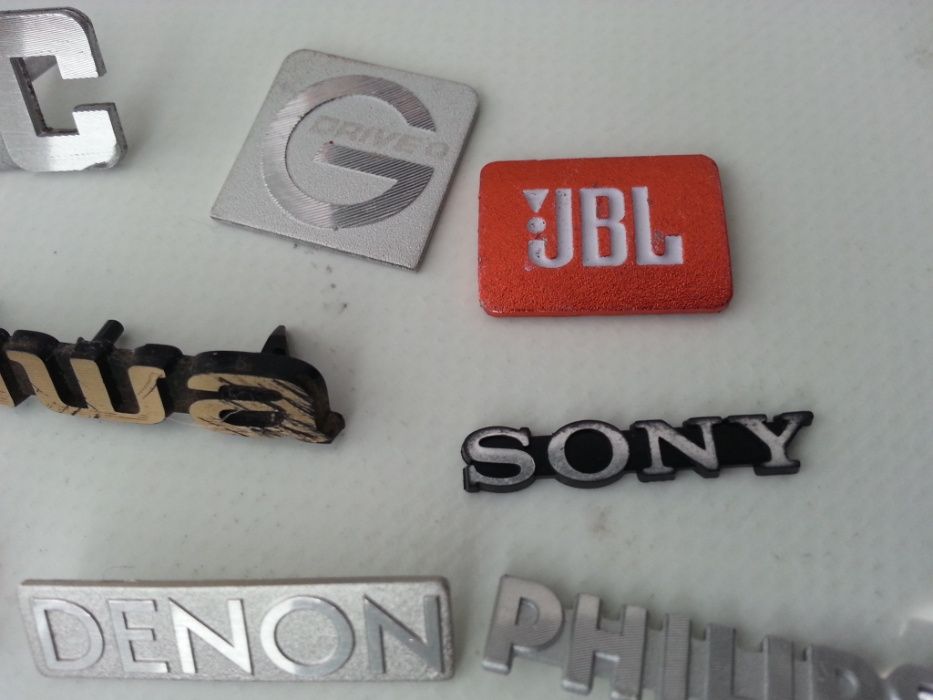 Оригинални емблеми