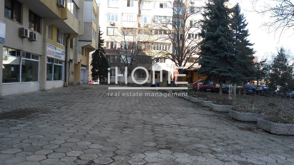 Продава се Магазин в София, Младост 1 - 350 кв.м за 1000 €/кв.м - Снимка #1