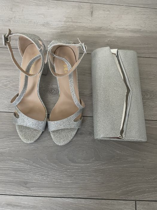 Sandale masura 39 + geanta argintie