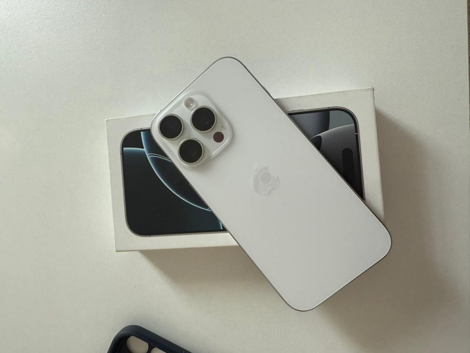 Айфон 16 про почти новый