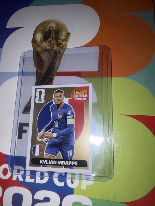 Extra sticker Mbappe Gold