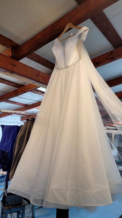 Vand, rochie de mireasa!
