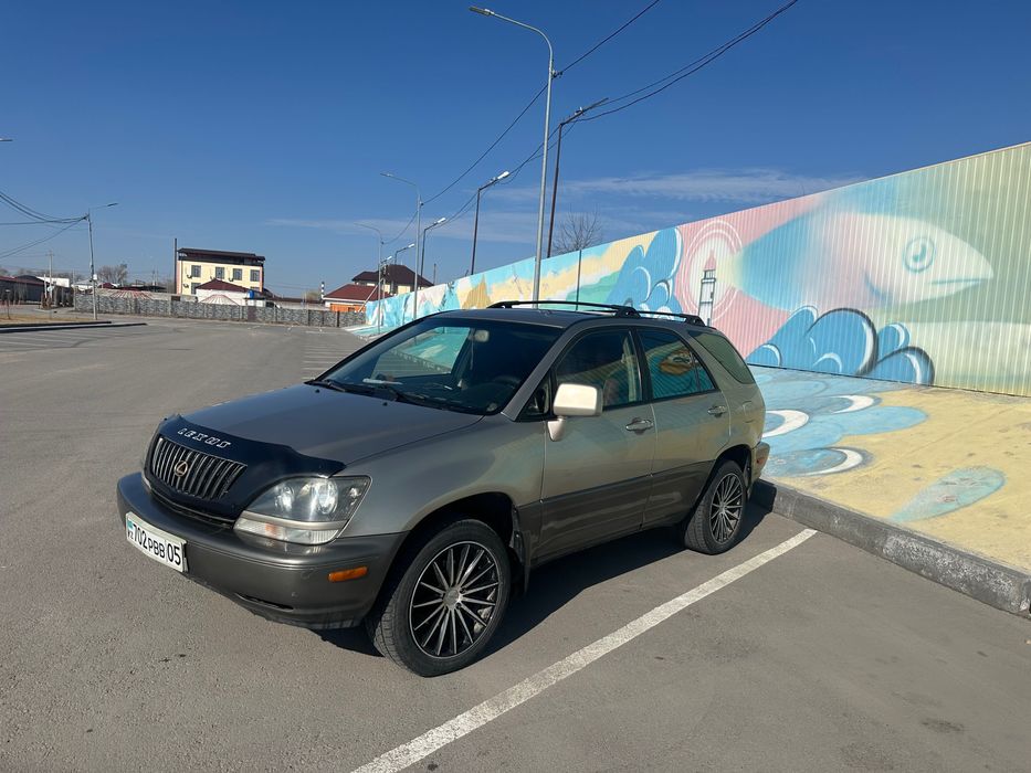 Продам машину Lexus RX 300