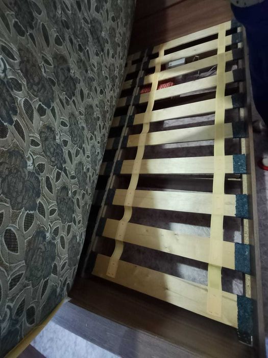 Двуспальная кровать