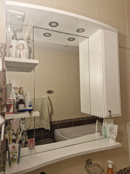 Зеркало для ванной со шкафчиком и подсветкой