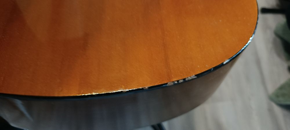 Продам гитару Yamaha c40.