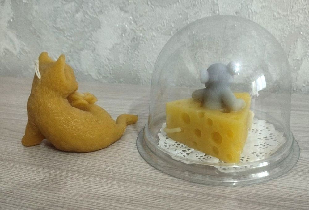 Декоративное мыло и свеча.