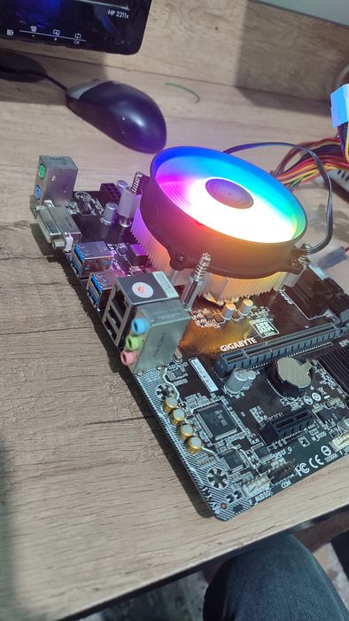 Materinka PROTSESOR kuller komplekt