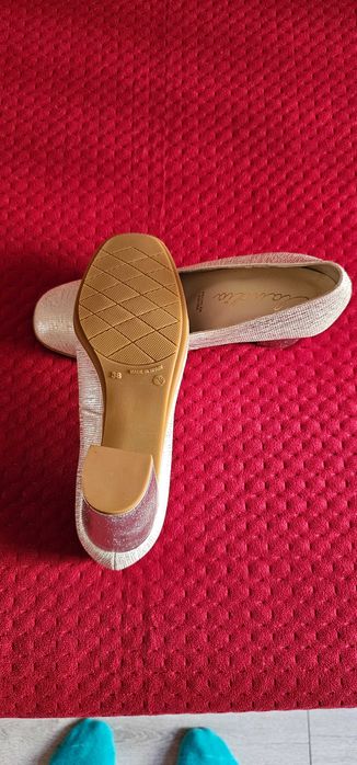 Продавам дамски обувки