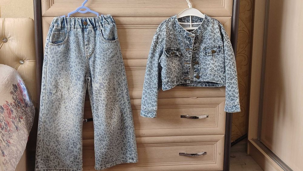 Продам джинсовый костюм на девочку