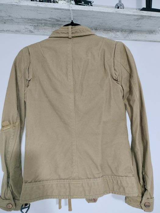 Geaca Superdry nepurtata.
