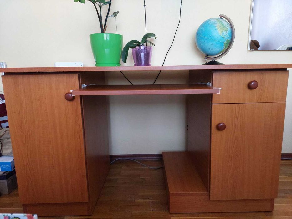 Легло с ракла + бюро + етажерка подарък