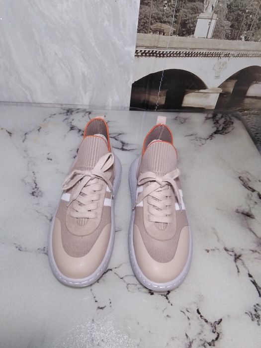 Кроссовки весенние