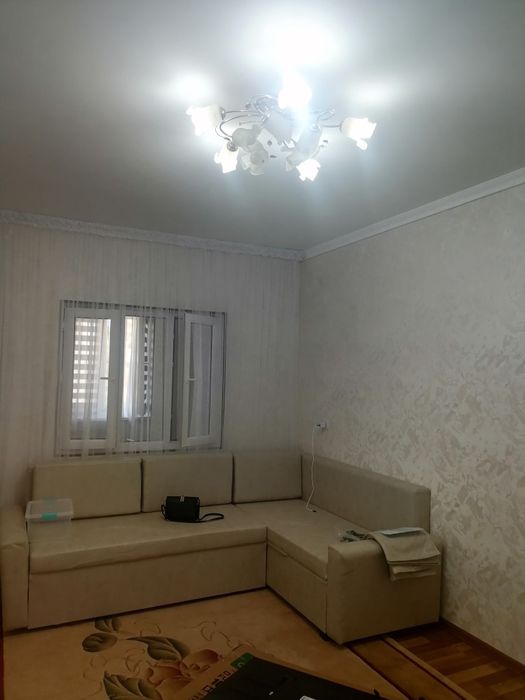 Клеим обои делаем потолок пластик,пол ламинат, линолиум