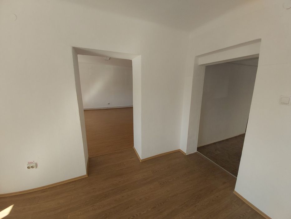 Inchiriez spatiu la casă