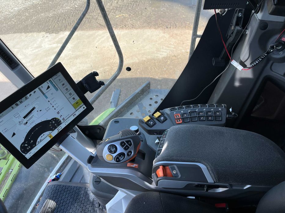 Combina CLAAS Lexion 8700 Terra Trac 4X4