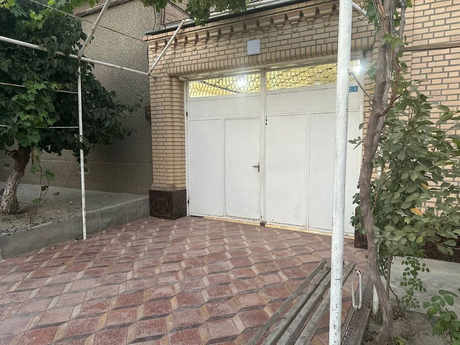 Железные ворота в хорошем состоянии