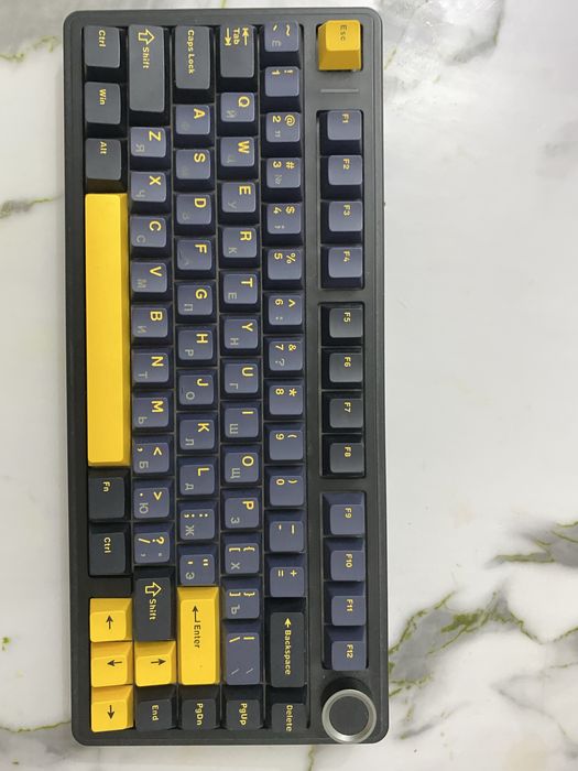 Продам клавиатуру Aula f75