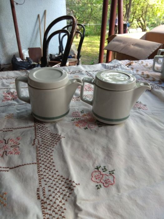 Сервиз за кафе,канички за чай и мляко,