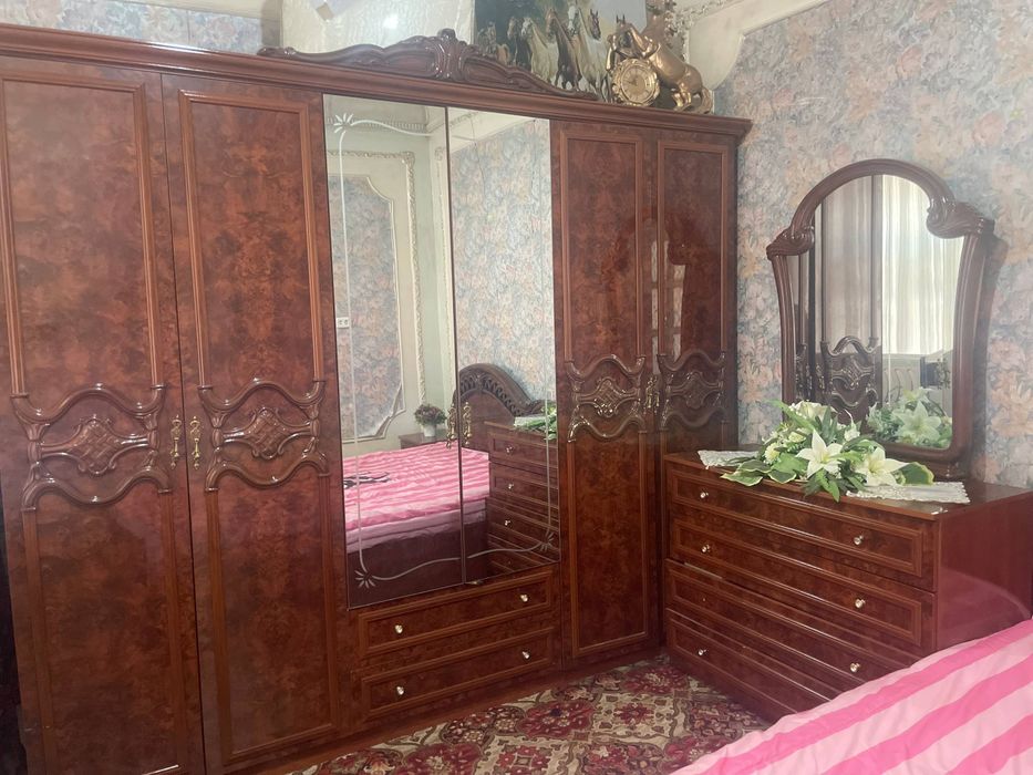 Продаётся спальный гарнитур
