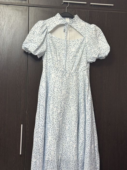 Продам платье летнее, голубое и длинное