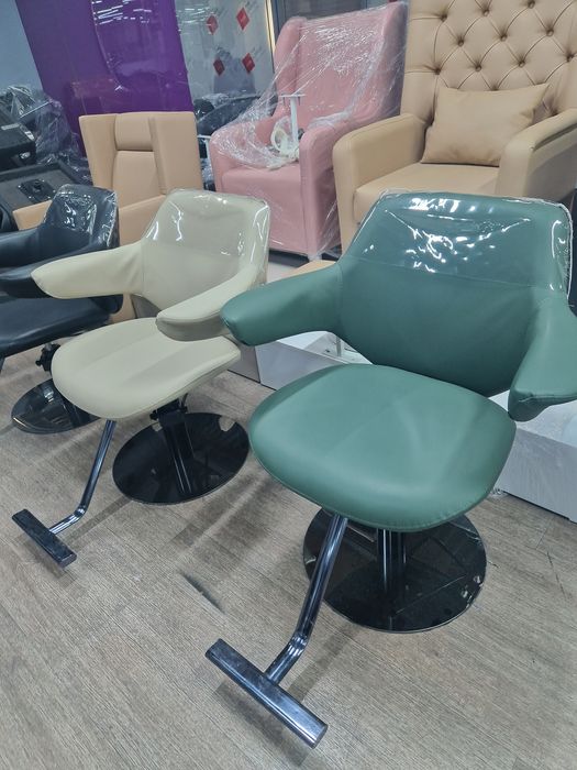 Парикмахерское кресло