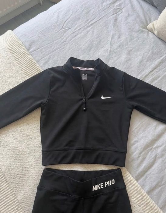 Дамски спортен екип Nike Pro