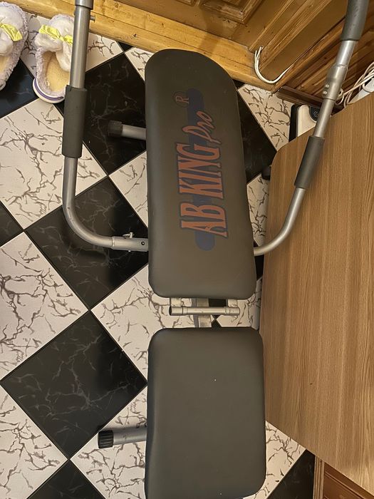 Aparat fitness tip bancă pentru abdomen - AB King Pro
