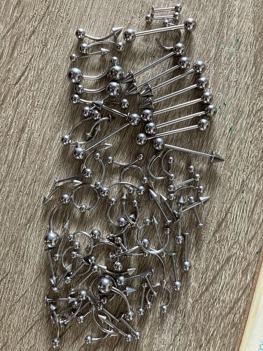 Cercei piercing de diferite forme si dimensiuni