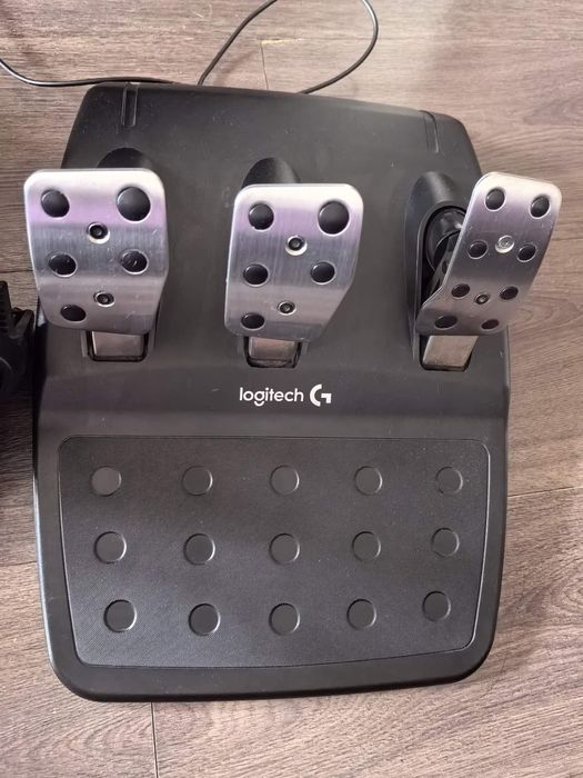 Продавам волан Logitech G29 за PS 5