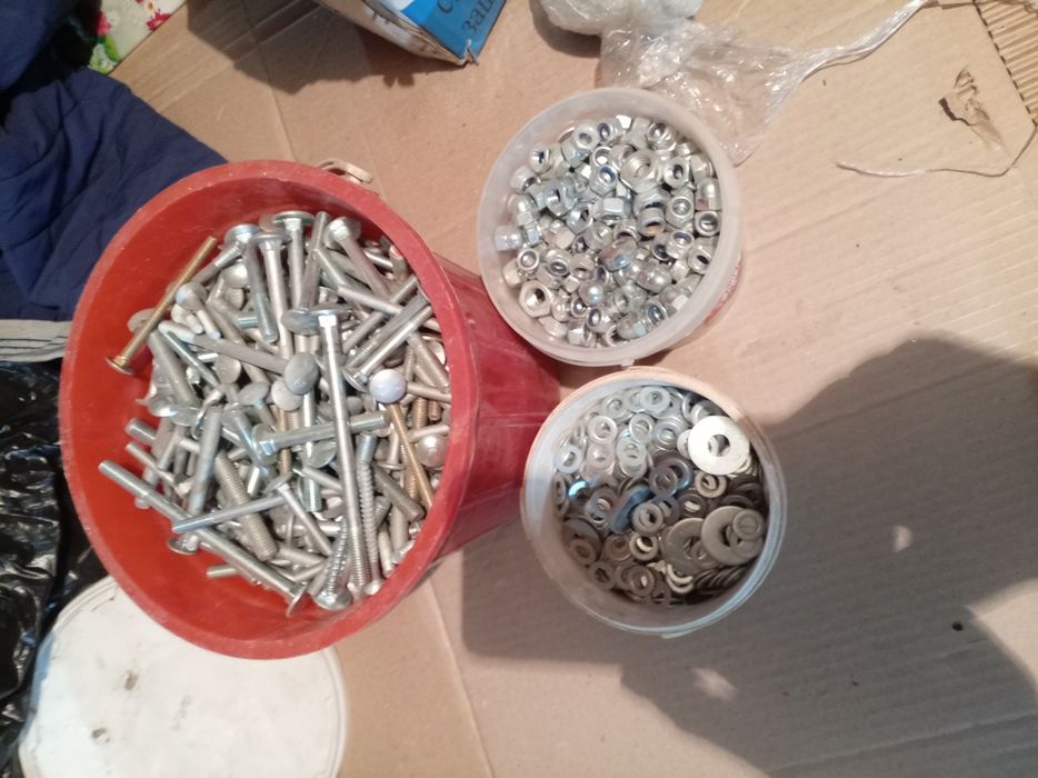 Болты мебельные новые