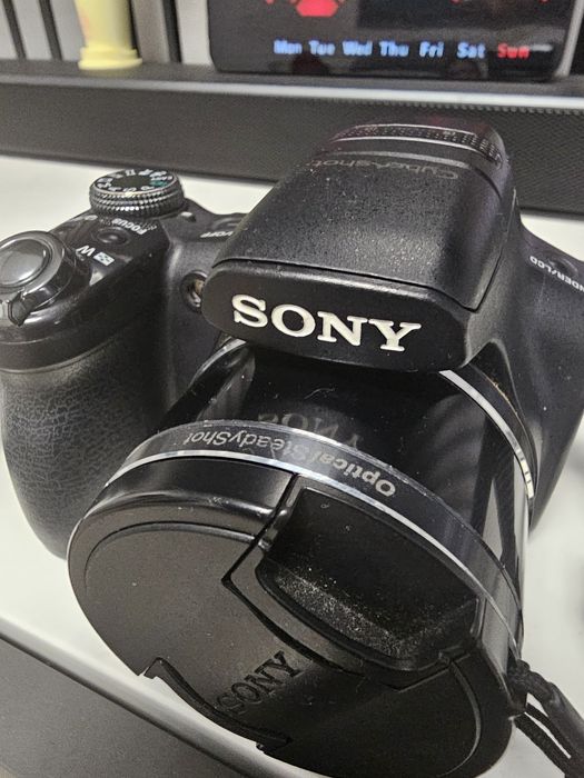 Vând aparat foto Sony încărcător si geantă transport