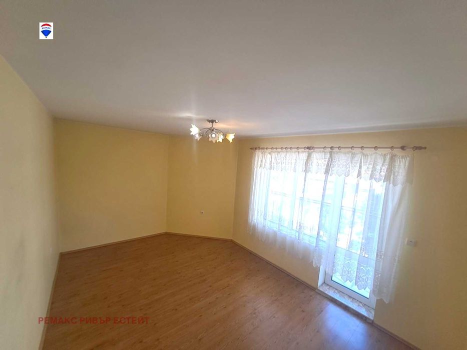 Дава се под наем Тристаен апартамент в Русе, Хъшове - 100 кв.м за 357 € - Снимка #5