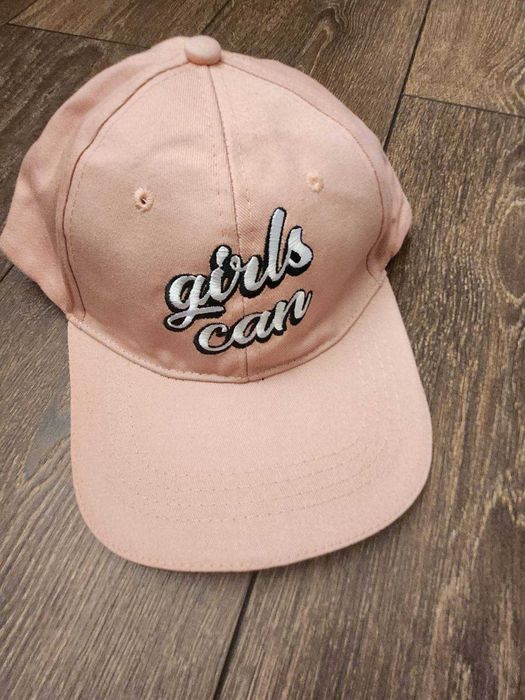 Дамска розова шапка с козирка нова