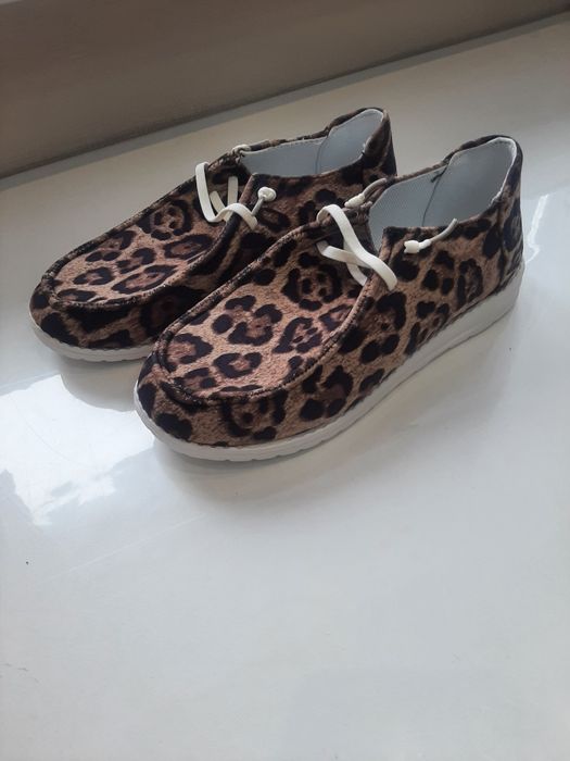 Срочно продам лоферы!