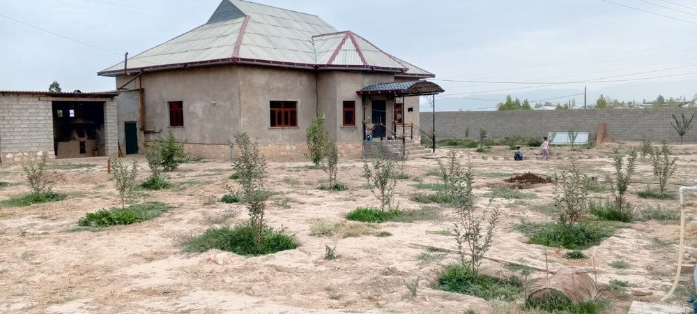 Uy  sotiladi arzon narxda