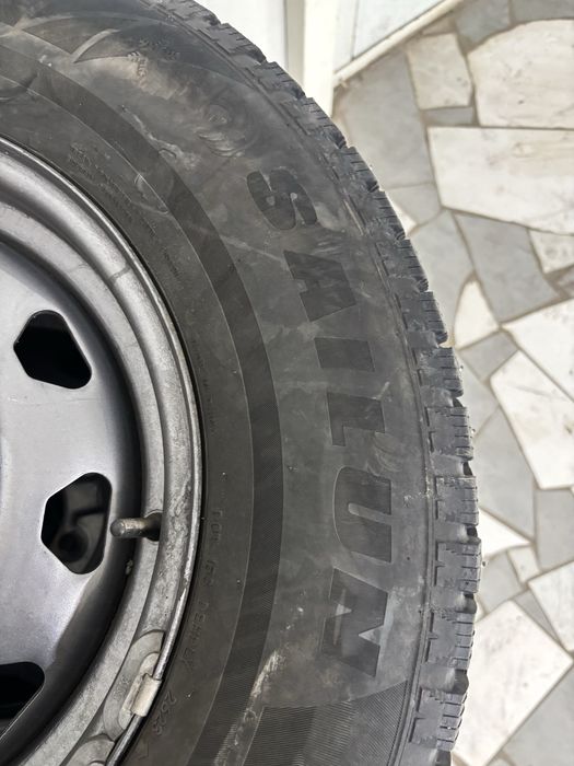 Продам резину с дисками на Уаз