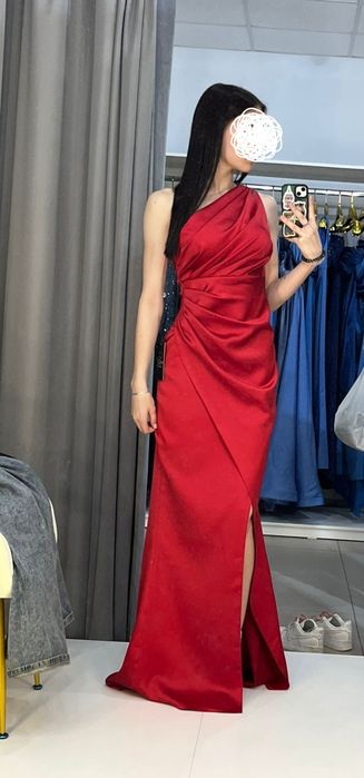 Вечернее красное платье