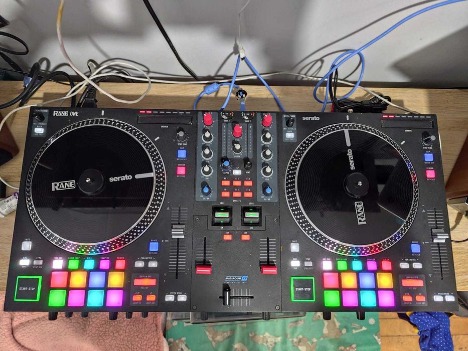 Rane One cu Decksaver si Case UDG