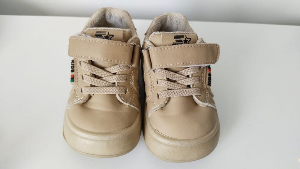 Детские кроссовки