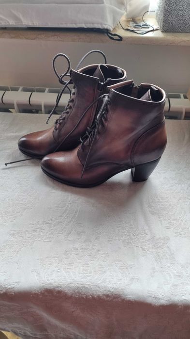 Ghete din piele maro ,made in Italy ,ms.40