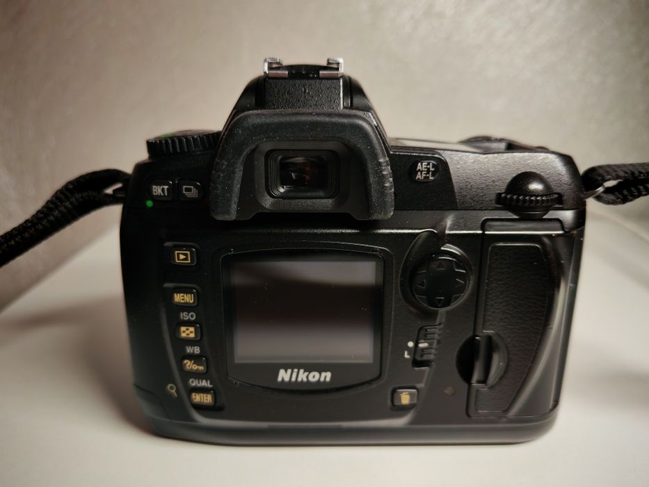 Зеркальный фотоаппарат Nikon d70