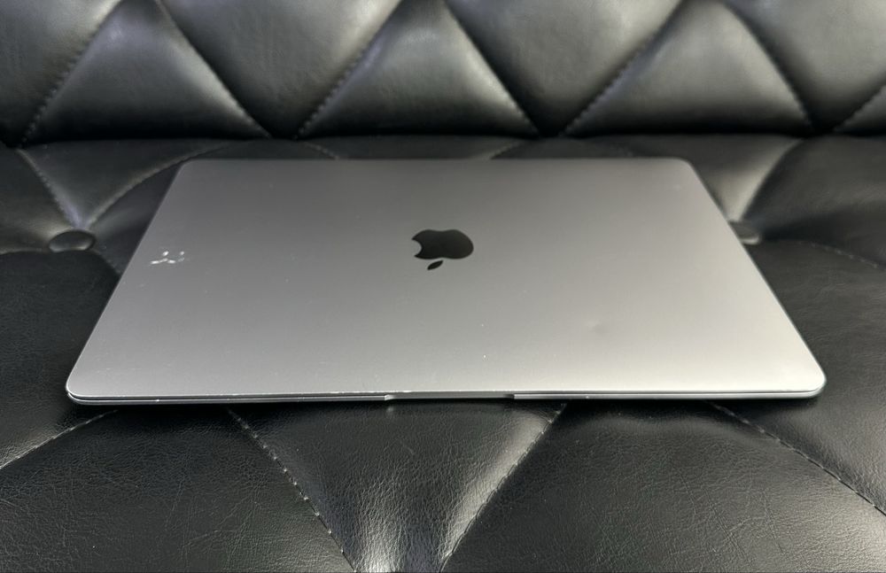 Apple MacBook Air M1 2020 года в хорошем состояние