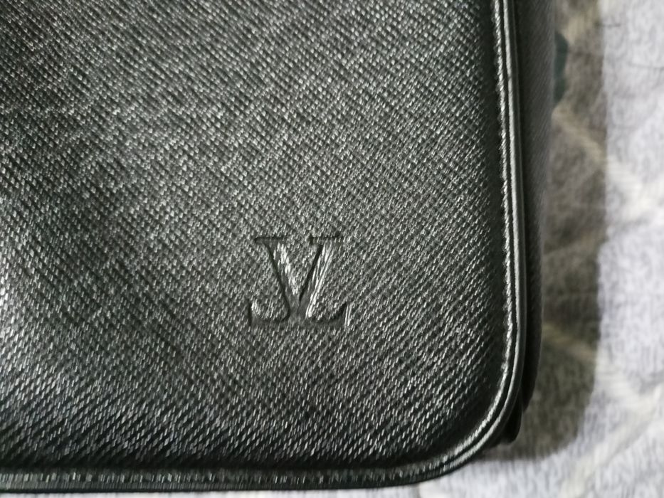 Сумка яркая , модная и черная сумка