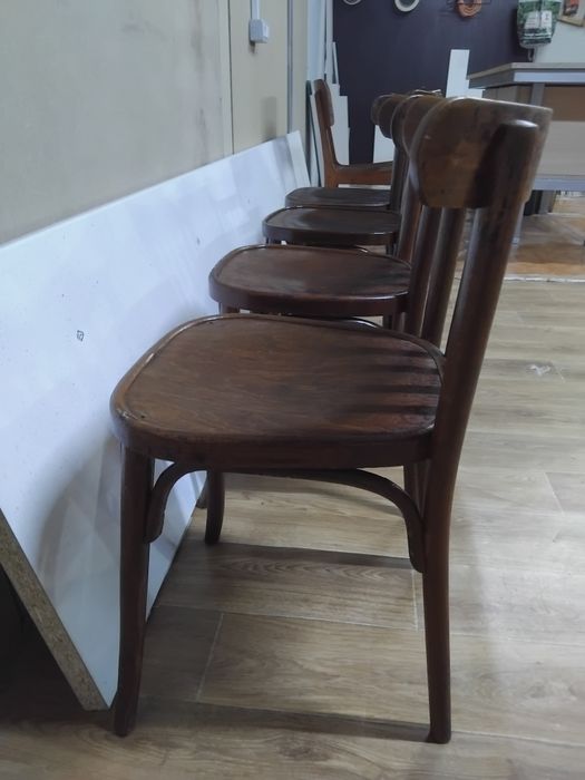 Scaune din lemn wintigi