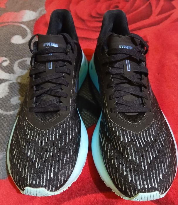 Vând urgent adidași  brooks mărimea 42,5