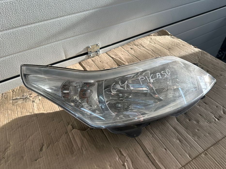 десен фар за citroen C4 Picaso