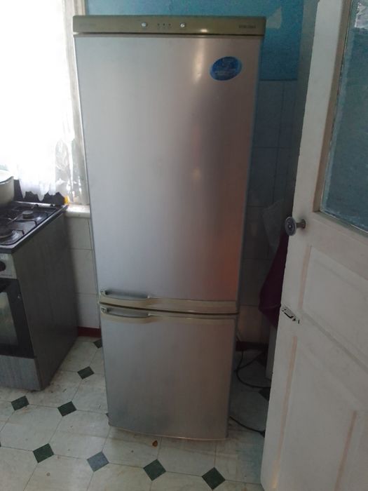 Буу холодильник в идеал состояни